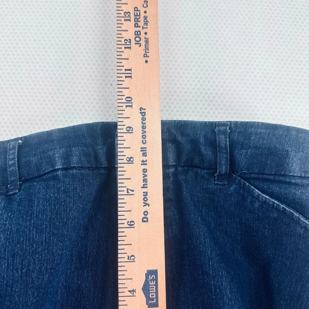 St. Johns Bay Petite Womens 8P Denim Capri Pants Blue Comfortable Classic Fit